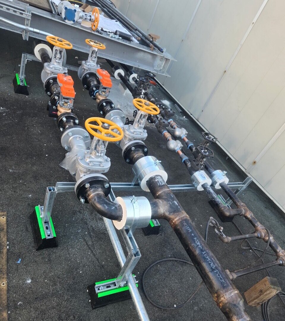 Industrial piping manifold assembly